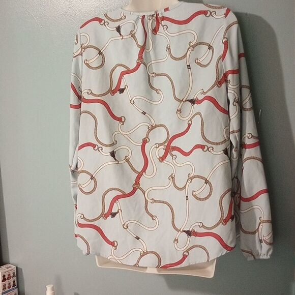 - Baby blue chain detail blouse from a collection with electric wrist - Picture 5 of 13